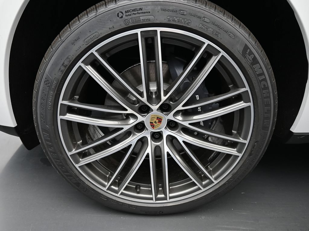 Certified 2026 Porsche Macan AWD/4WD image 12