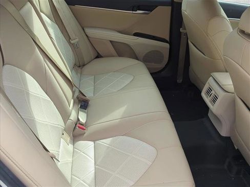 Used 2019 Toyota Camry XLE FWD image 25