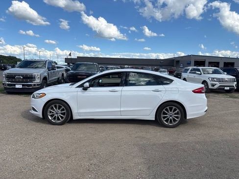 Used 2017 Ford Fusion SE FWD image 6