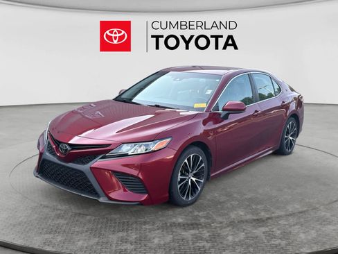Used 2018 Toyota Camry SE FWD image 1