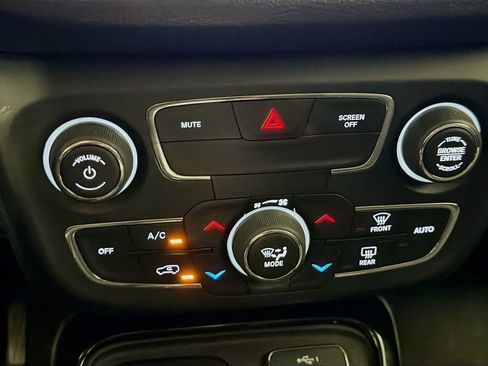 Used 2019 Jeep Compass Limited AWD/4WD image 12