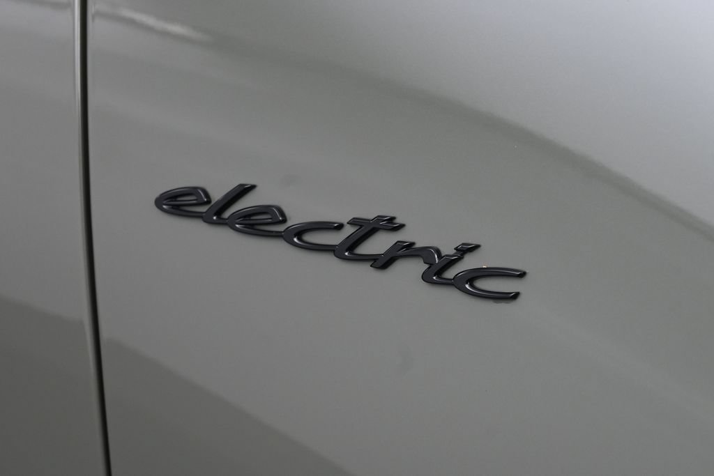 Certified 2026 Porsche Cayenne Electric AWD/4WD image 31