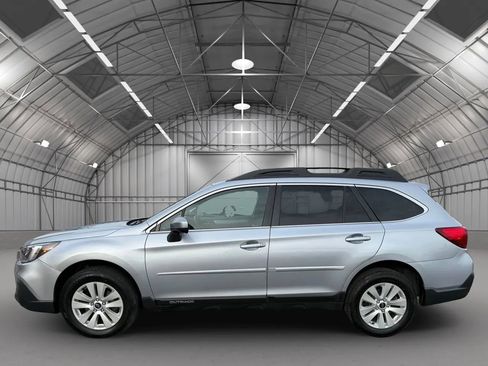 Used 2018 Subaru Outback 2.5i Premium image 7