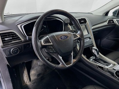 Used 2015 Ford Fusion SE w/ Equipment Group 202A image 9