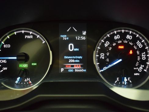 Used 2020 Toyota RAV4 XLE w/ XLE Grade Weather Package AWD/4WD image 18