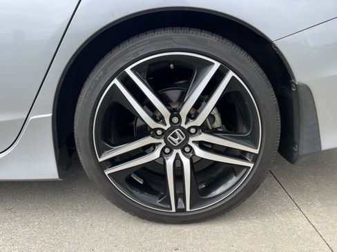 Used 2017 Honda Accord Sport image 13