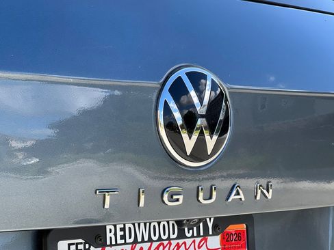 Used 2022 Volkswagen Tiguan SE w/ Panoramic Sunroof Package image 27