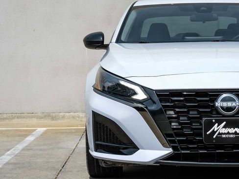 Used 2023 Nissan Altima 2.5 SR w/ SR Premium Package image 47