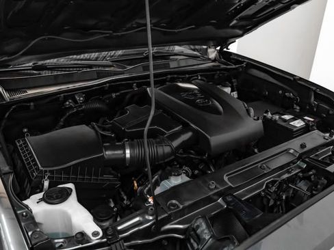 Used 2020 Toyota Tacoma SR5 RWD image 49