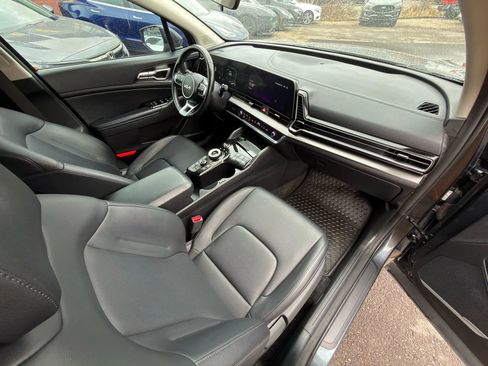 Used 2024 Kia Sportage EX image 5