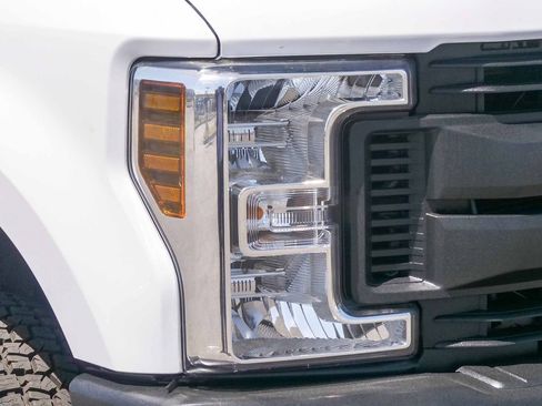 Used 2018 Ford F350 XL w/ Trailer Tow Package AWD/4WD image 4