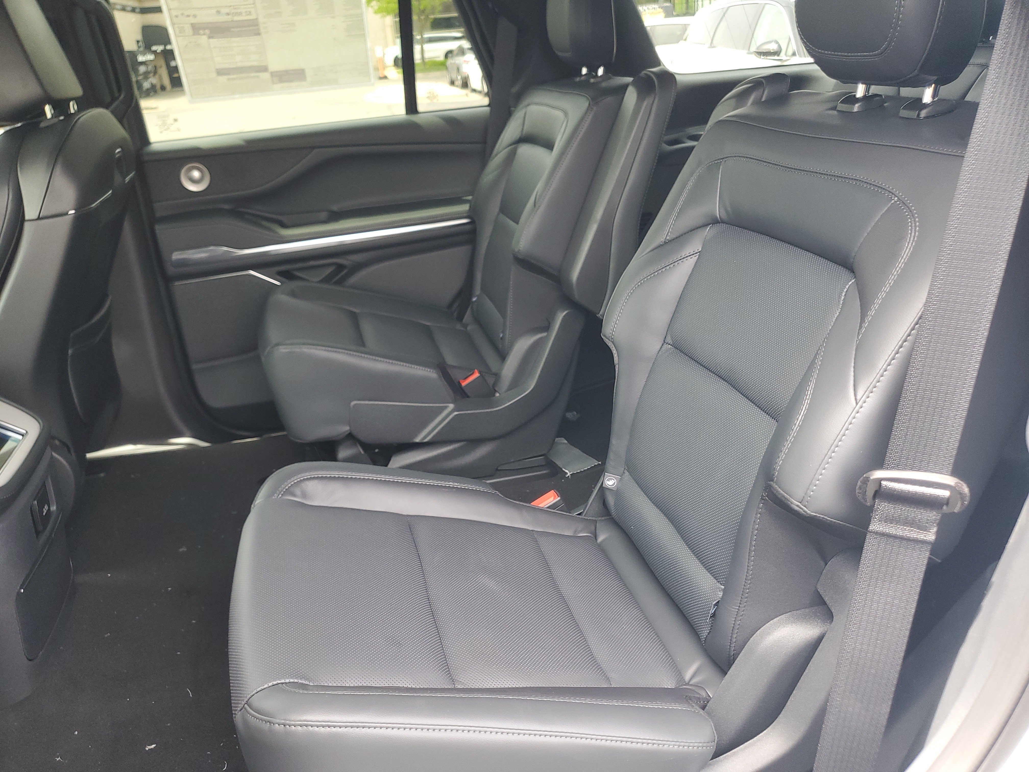 New 2026 Lincoln Navigator Reserve w/ Jet Appearance Package AWD/4WD image 30