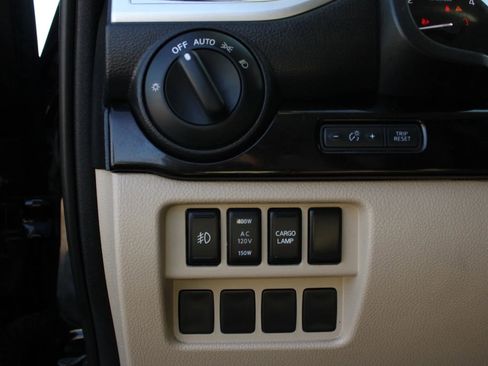 Used 2017 Nissan Titan SV image 15