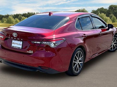 Used 2022 Toyota Camry XLE w/ Navigation Upgrade Package image 9