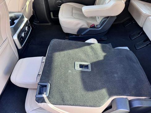 Used 2024 Ford Expedition Limited AWD/4WD image 23