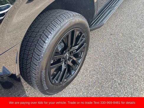 Used 2025 Chevrolet Tahoe Premier AWD/4WD image 9