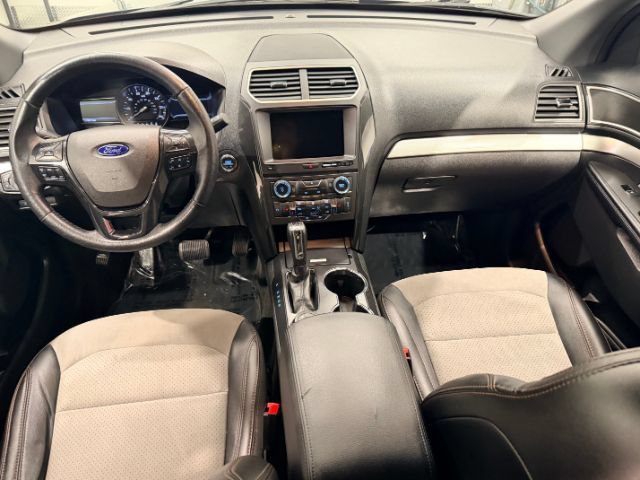 Used 2017 Ford Explorer XLT w/ Equipment Group 202A AWD/4WD image 27