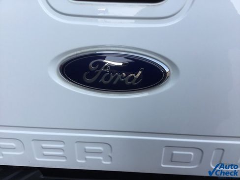 Used 2015 Ford F250 XL w/ Snow Plow Prep Package image 18