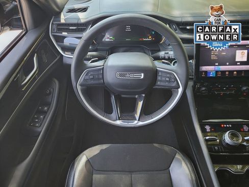 Used 2022 Jeep Grand Cherokee Trailhawk w/ Luxury Tech Group III AWD/4WD image 11