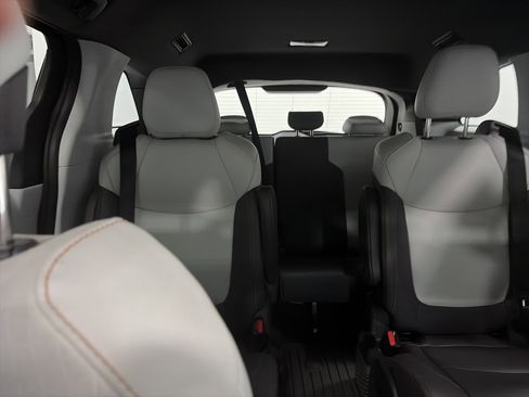 Used 2023 Toyota Sienna XSE w/ XSE Plus Package image 38