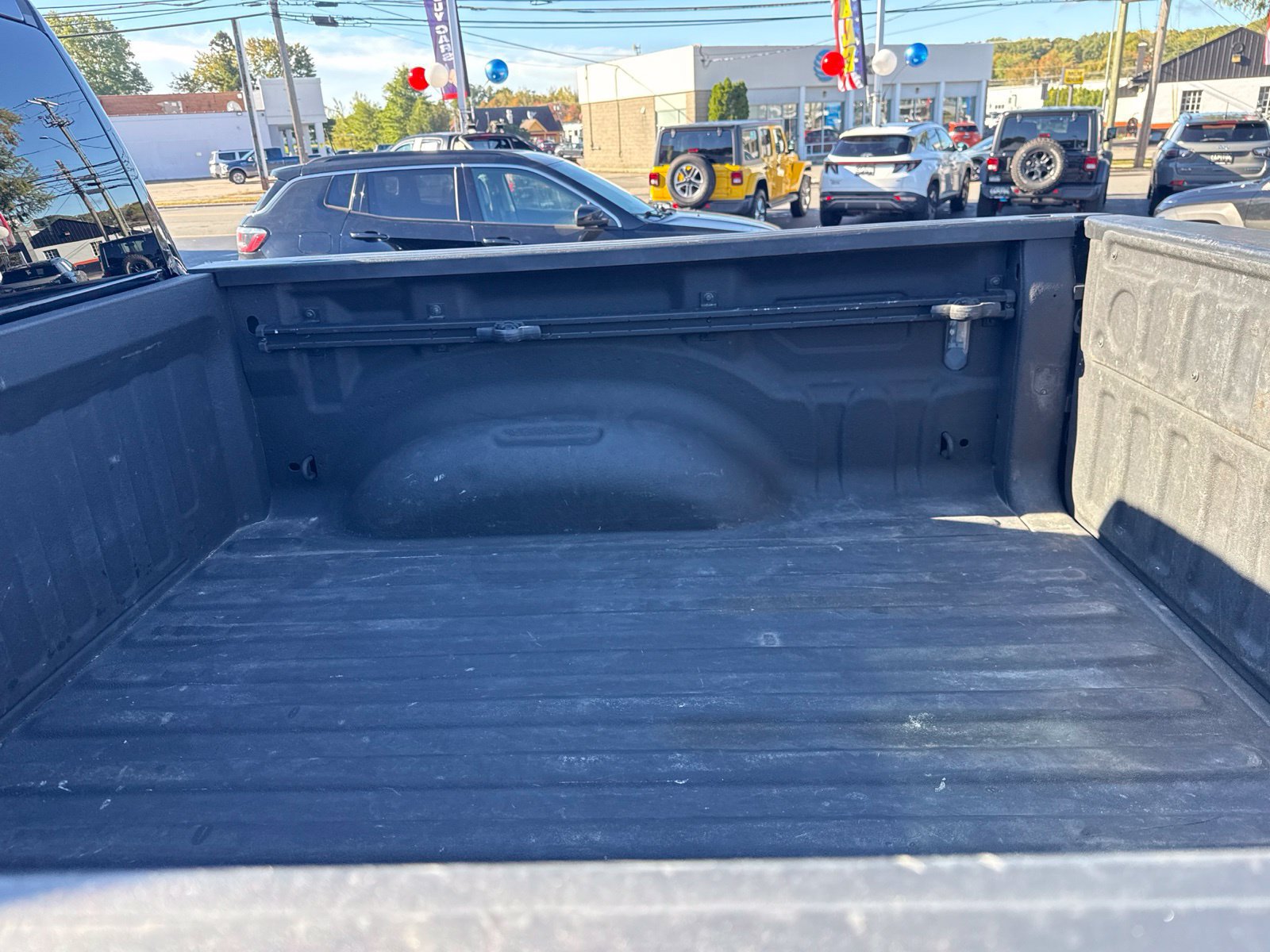Used 2019 RAM 1500 Laramie AWD/4WD image 9