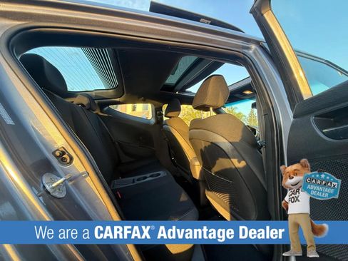 Used 2017 Hyundai Veloster Value Edition image 24