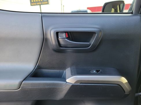 Used 2017 Toyota Tacoma SR5 image 12