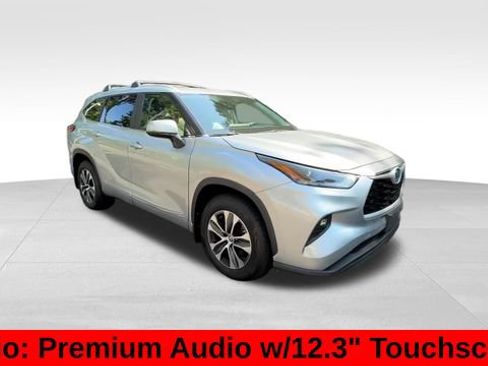 Used 2023 Toyota Highlander XLE AWD/4WD image 12