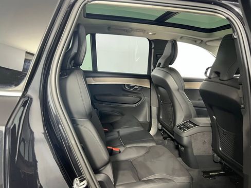 Used 2025 Volvo XC90 B6 Plus image 30