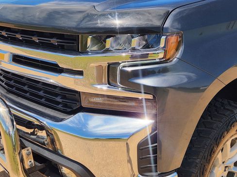 Used 2021 Chevrolet Silverado 1500 LT AWD/4WD image 9