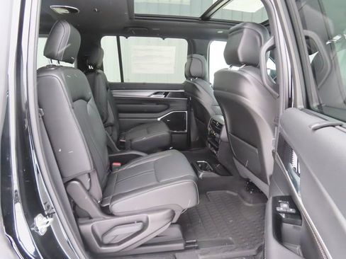 New 2026 Jeep Grand Wagoneer Limited image 30