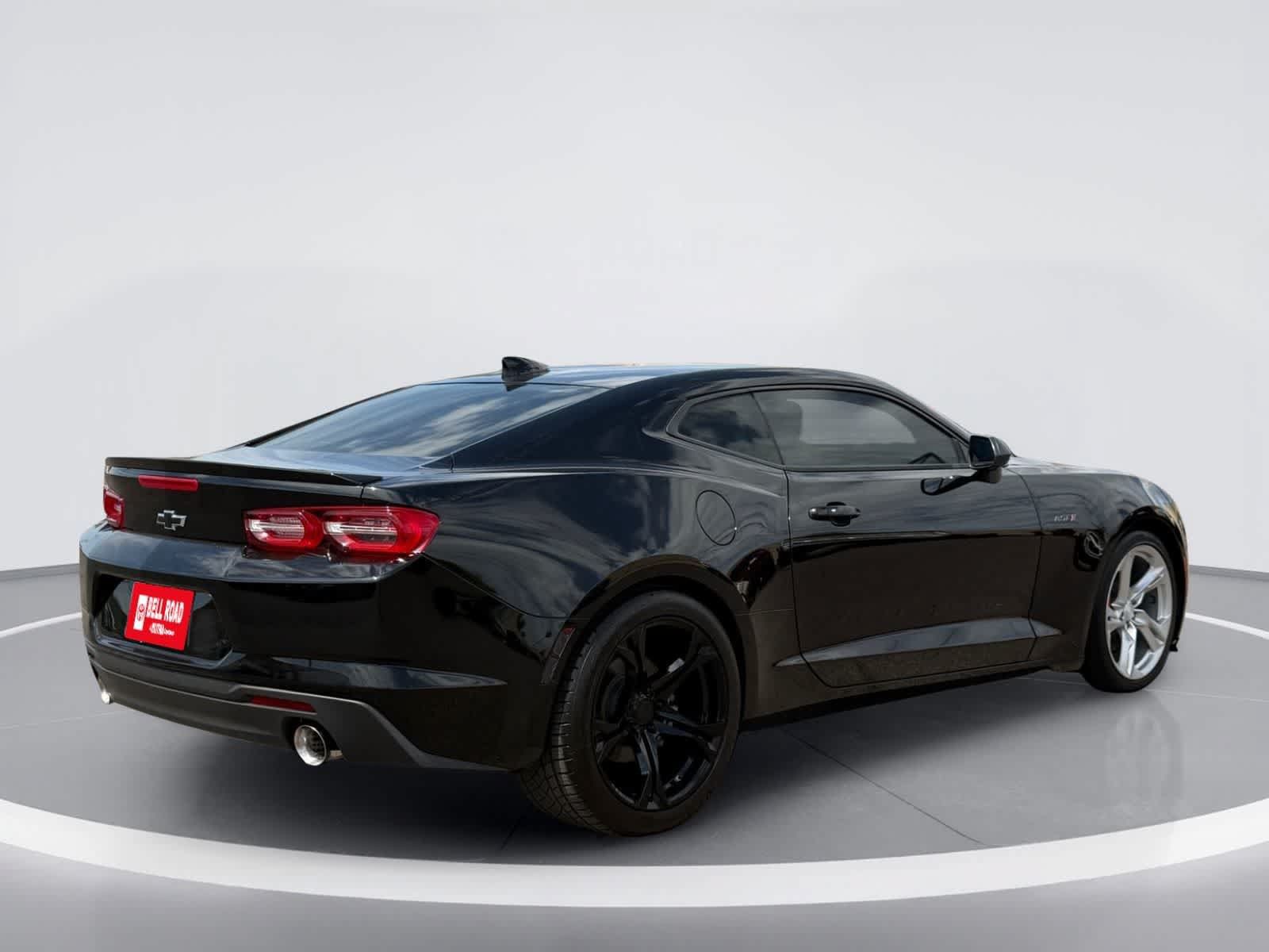 Used 2021 Chevrolet Camaro LT RWD image 9
