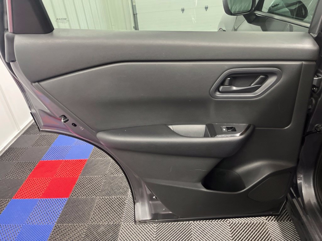 Used 2024 Nissan Rogue S AWD/4WD image 16