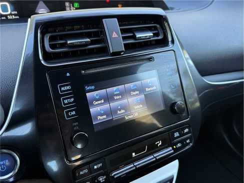 Used 2016 Toyota Prius Two image 19