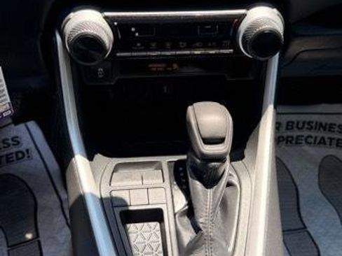 Used 2020 Toyota RAV4 LE w/ Carpet Mat Package FWD image 9