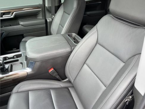 Used 2025 Chevrolet Silverado 1500 LT Trail Boss w/ LT Trail Boss Premium Package AWD/4WD image 32