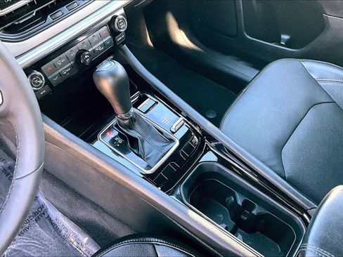 Used 2023 Jeep Compass Limited image 15