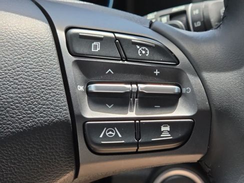 Used 2023 Hyundai Kona Limited FWD image 28