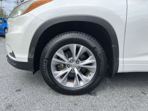 Used 2015 Toyota Highlander XLE AWD/4WD image 12