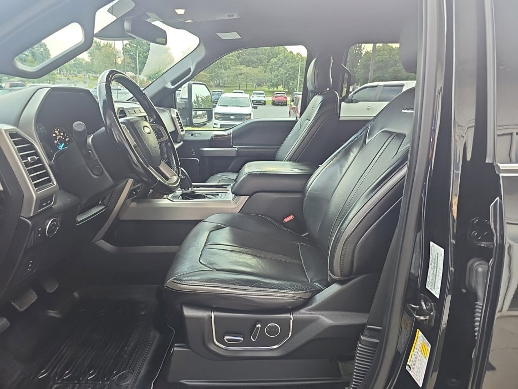 Used 2017 Ford F150 Platinum w/ Equipment Group 701A Luxury AWD/4WD image 9