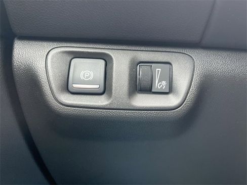 Used 2023 GMC Acadia SLT image 17