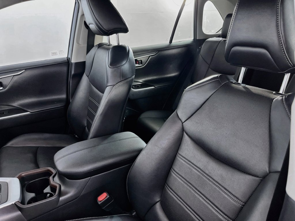 Used 2019 Toyota RAV4 Limited w/ Cold Weather Package FWD image 27