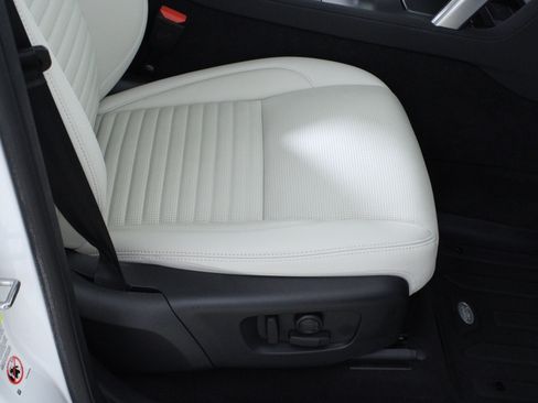 Used 2025 Land Rover Discovery Sport S AWD/4WD image 17