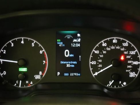 Used 2024 Toyota Corolla Cross SE image 18