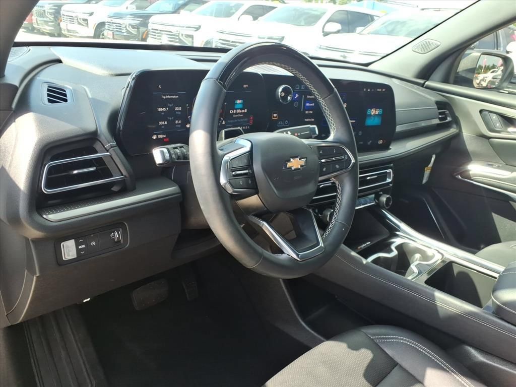 Used 2025 Chevrolet Traverse LT w/ Enhanced Driving Package FWD image 18