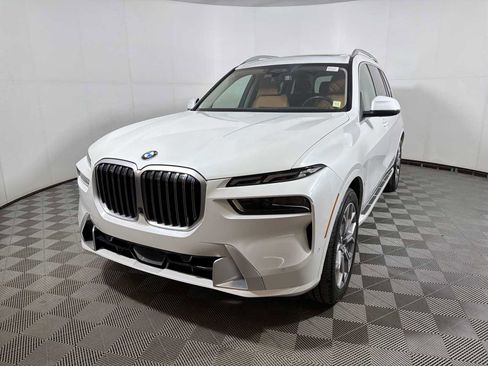 Used 2023 BMW X7 xDrive40i w/ Premium Package image 3