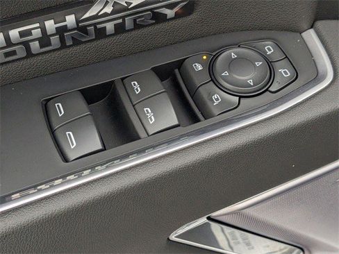 Certified 2022 Chevrolet Silverado 1500 High Country w/ High Country Premium Package image 8