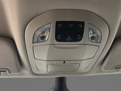 Used 2024 Chrysler Pacifica Touring-L FWD image 18