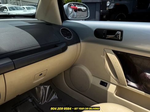 Used 2010 Volkswagen Beetle Convertible FWD image 19