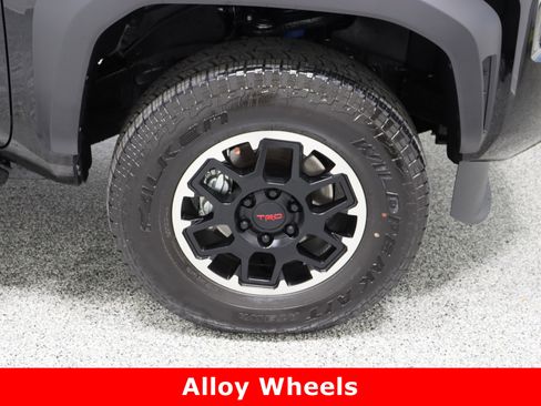 Used 2025 Toyota Tacoma TRD Off-Road image 5